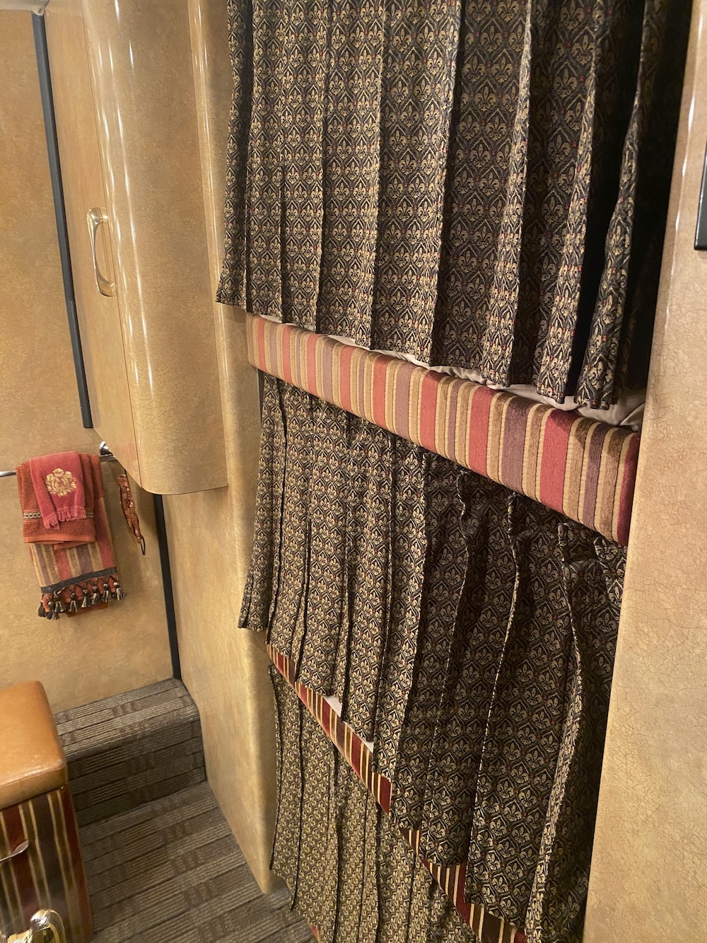 2005 Prevost  H3-45 For Sale