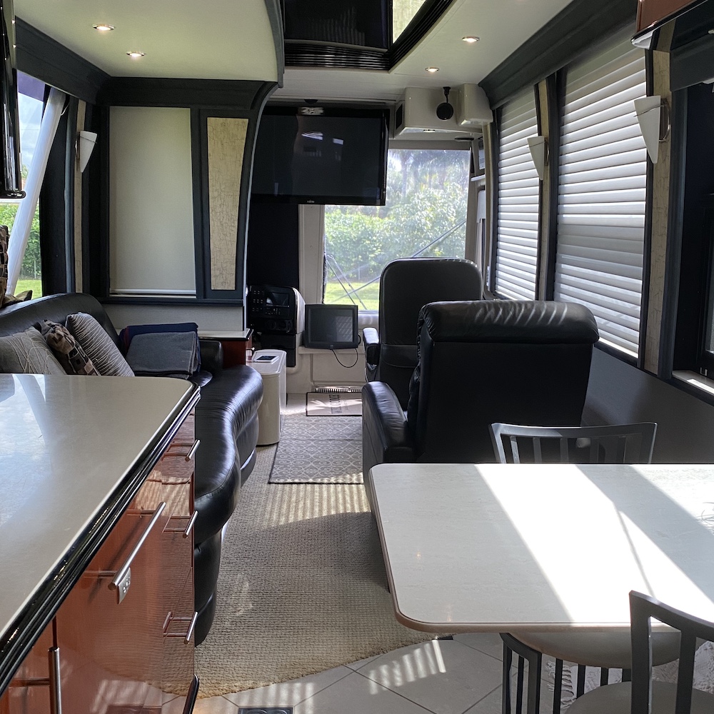 2005 Prevost Legendary XLII For Sale