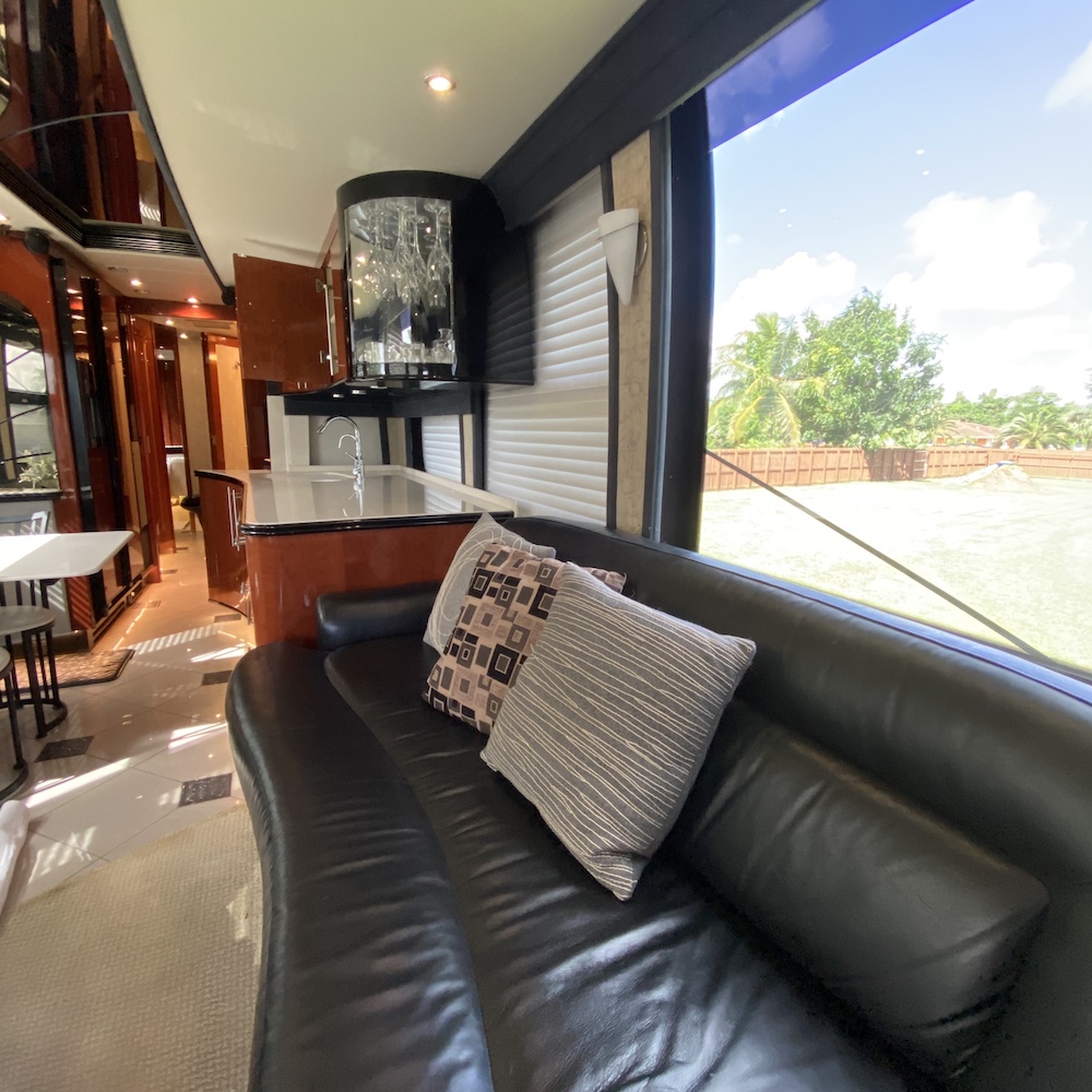 2005 Prevost Legendary XLII For Sale