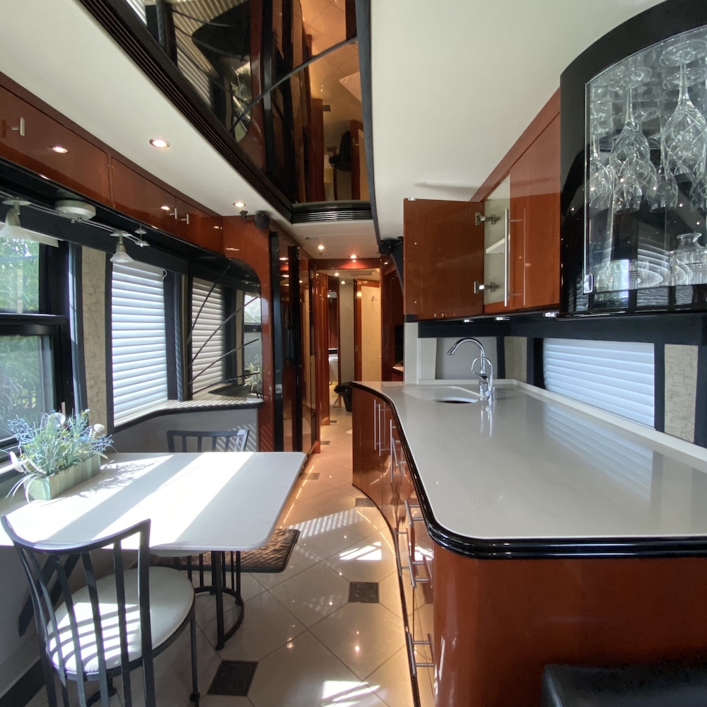 2005 Prevost Legendary XLII For Sale