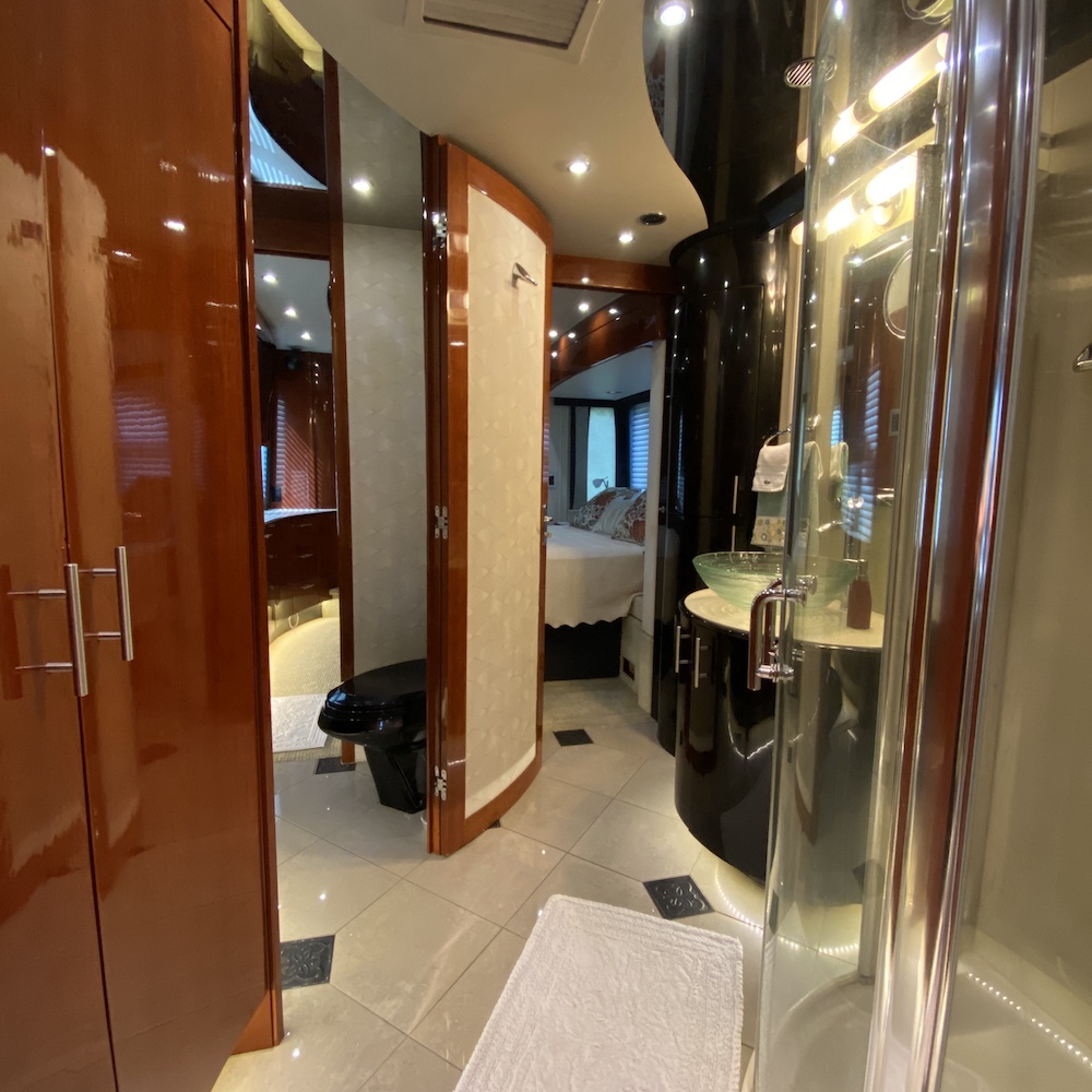 2005 Prevost Legendary XLII For Sale