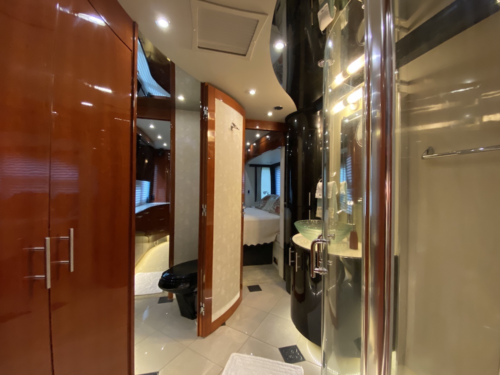 2005 Prevost Legendary XLII For Sale