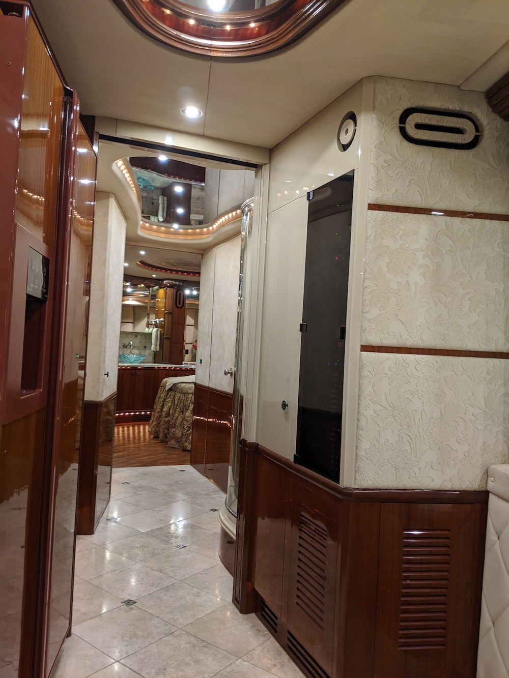 2005 Prevost Liberty H3-45 For Sale