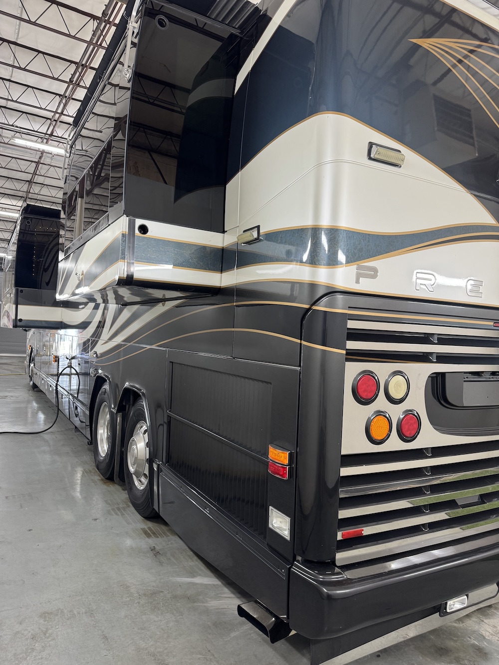 2005 Prevost Liberty H3-45 For Sale