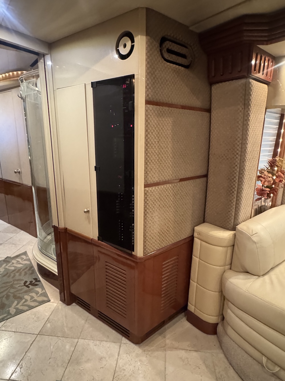 2005 Prevost Liberty H3-45 For Sale