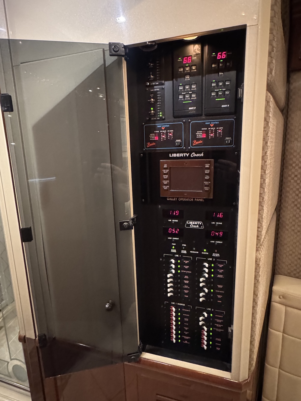 2005 Prevost Liberty H3-45 For Sale