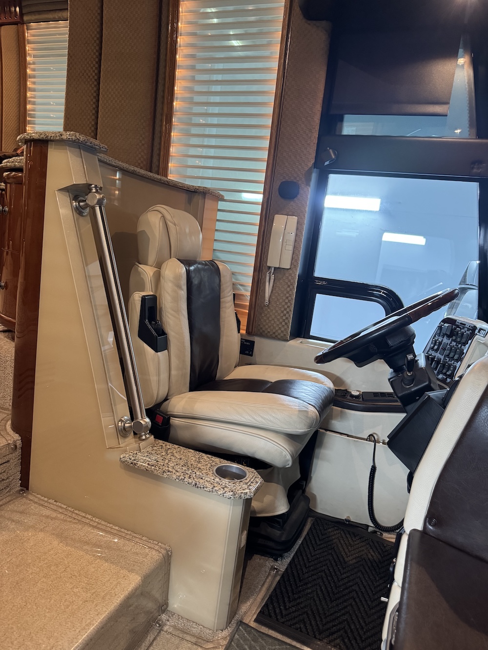 2005 Prevost Liberty H3-45 For Sale
