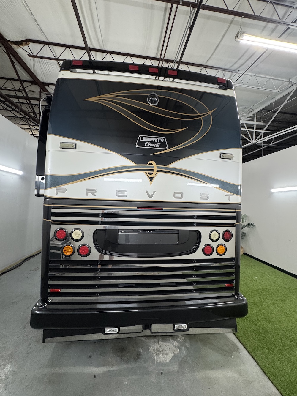 2005 Prevost Liberty H3-45 For Sale