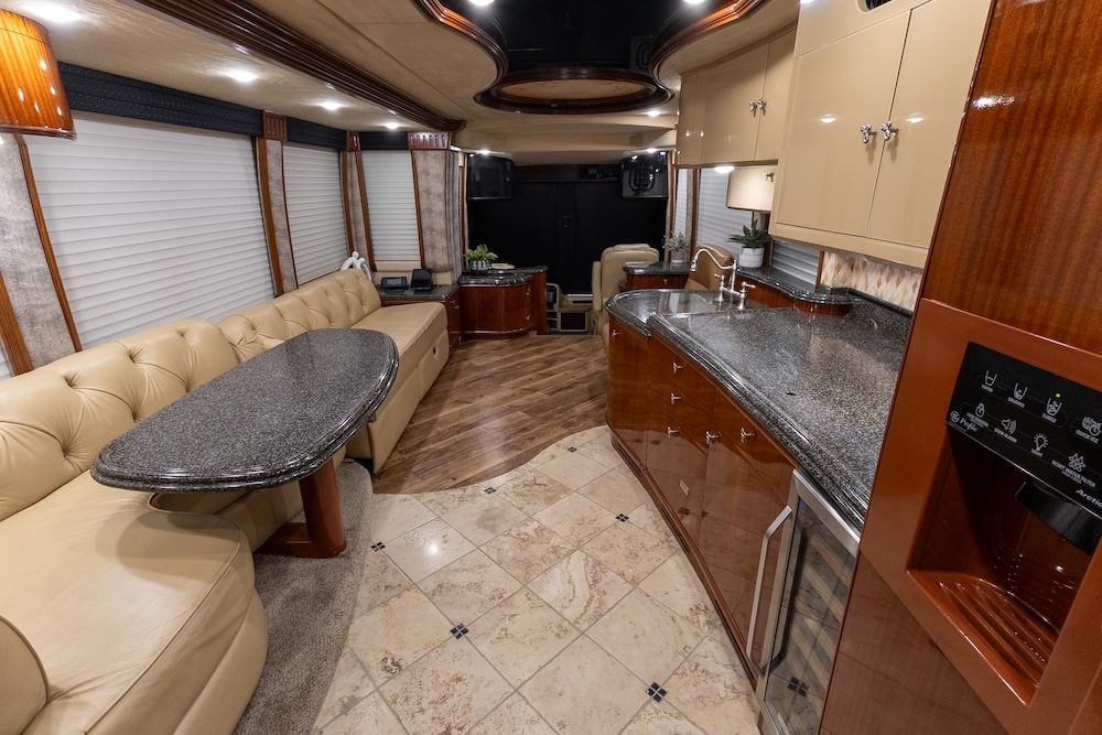 2005 Prevost Liberty H3-45 For Sale