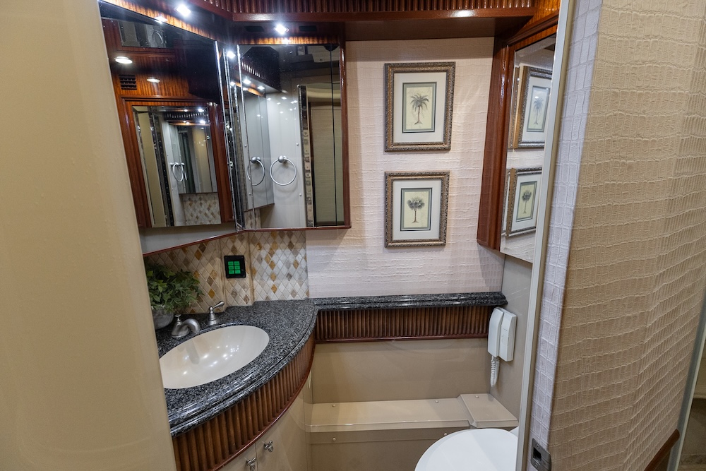 2005 Prevost Liberty H3-45 For Sale