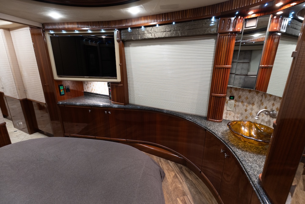 2005 Prevost Liberty H3-45 For Sale