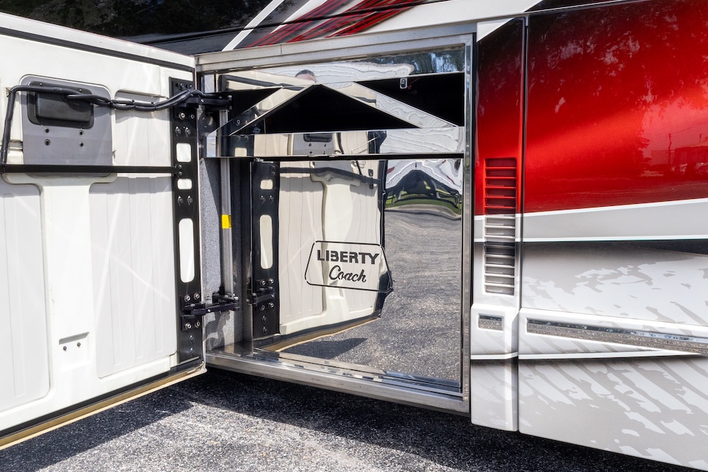 2005 Prevost Liberty H3-45 For Sale