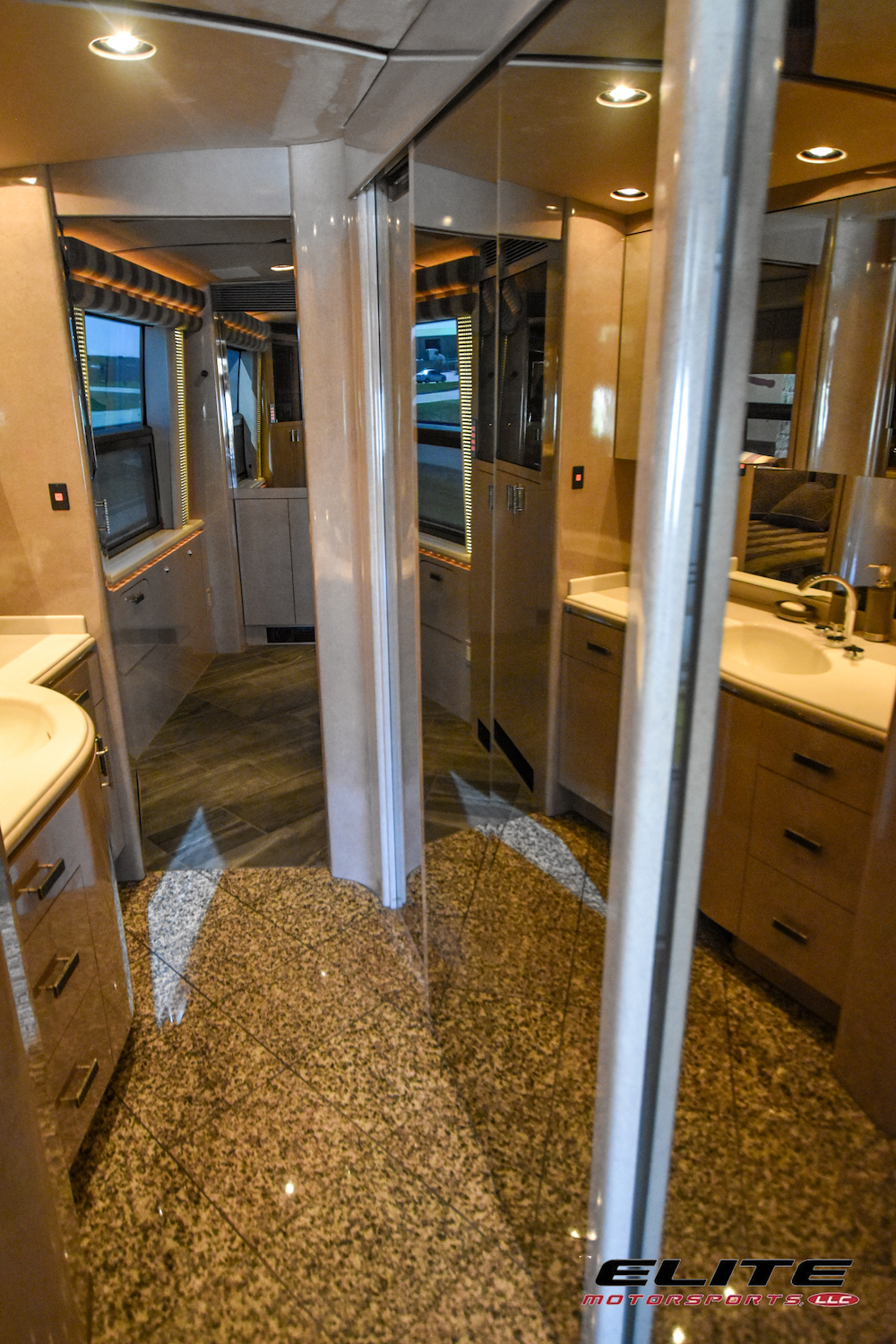 2005 Prevost Marathon H3-45 For Sale