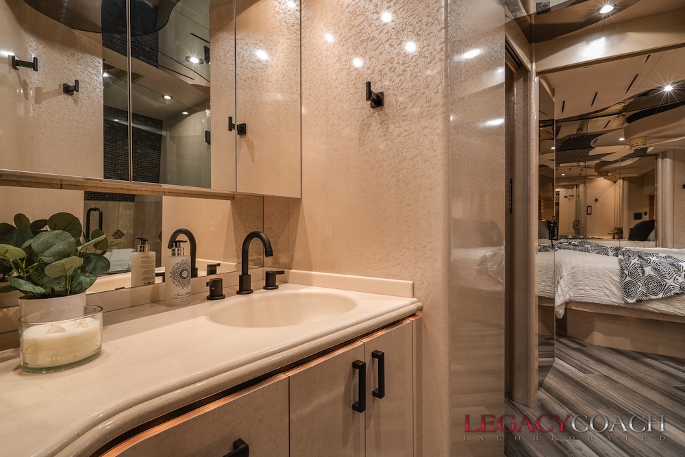 2005 Prevost Marathon H3-45 For Sale
