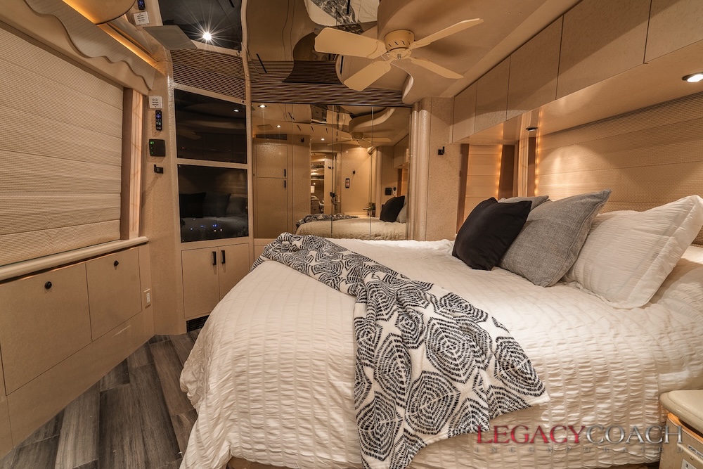 2005 Prevost Marathon H3-45 For Sale