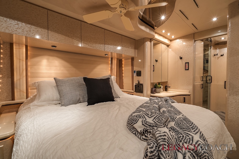 2005 Prevost Marathon H3-45 For Sale