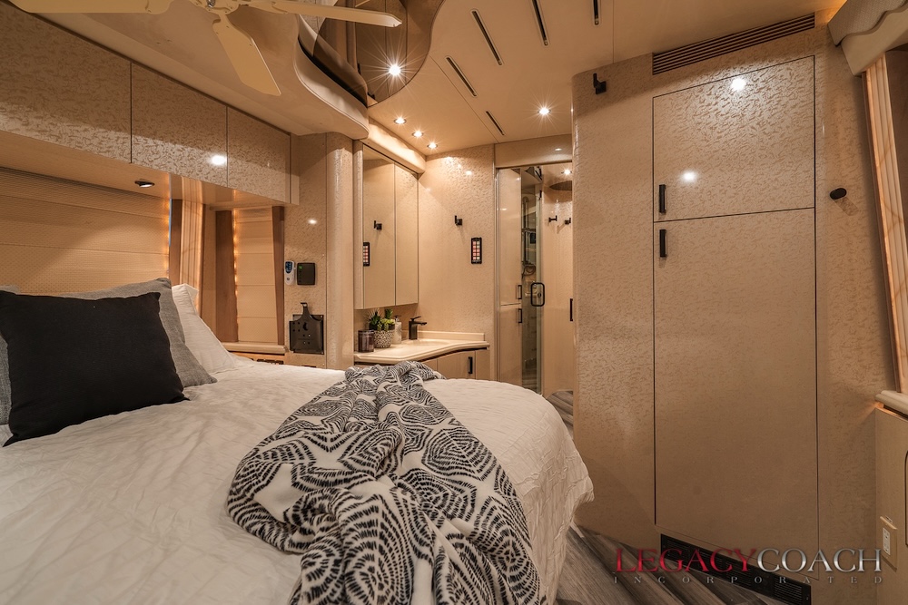 2005 Prevost Marathon H3-45 For Sale
