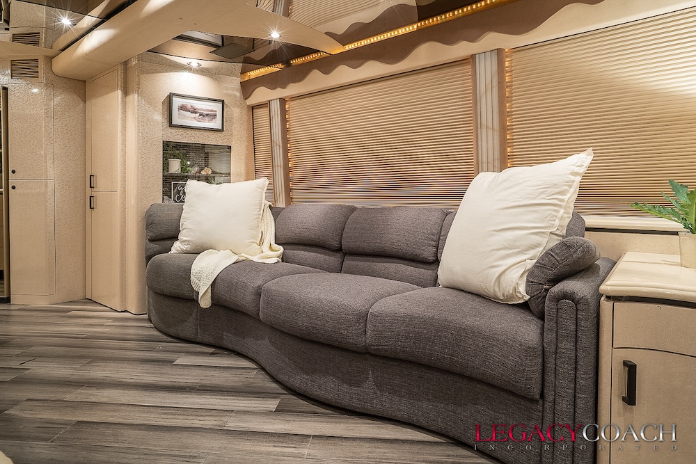 2005 Prevost Marathon H3-45 For Sale