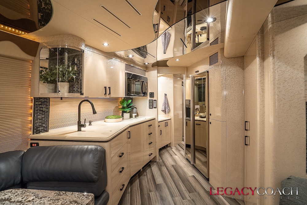 2005 Prevost Marathon H3-45 For Sale