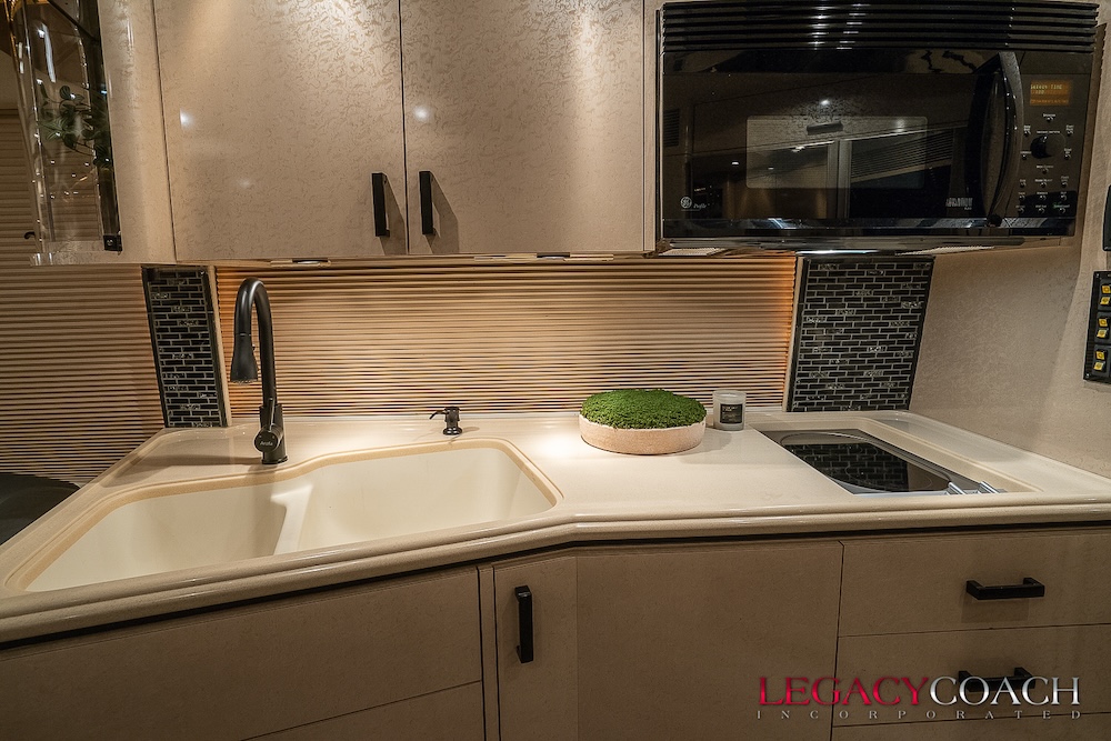 2005 Prevost Marathon H3-45 For Sale