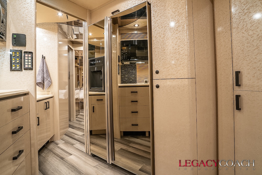 2005 Prevost Marathon H3-45 For Sale