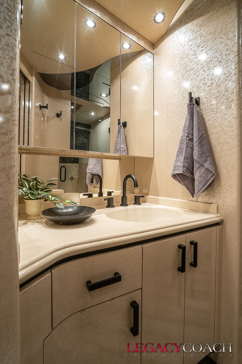 2005 Prevost Marathon H3-45 For Sale