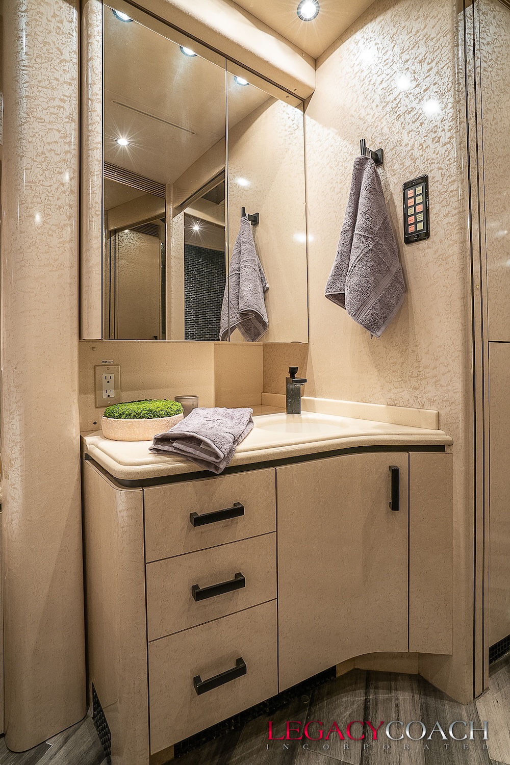 2005 Prevost Marathon H3-45 For Sale