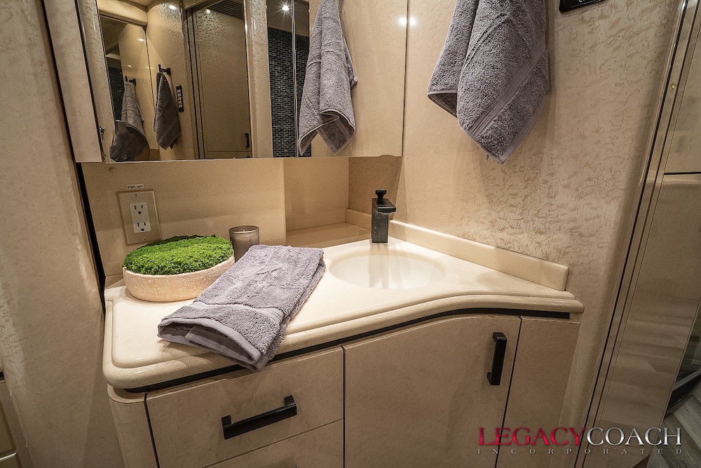 2005 Prevost Marathon H3-45 For Sale