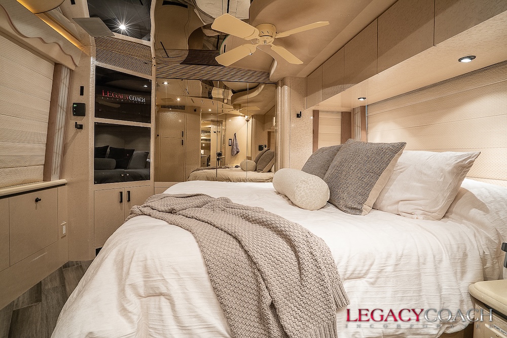 2005 Prevost Marathon H3-45 For Sale