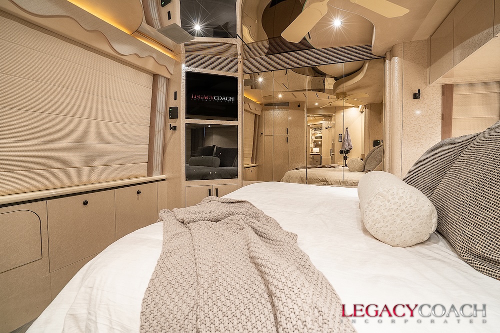 2005 Prevost Marathon H3-45 For Sale
