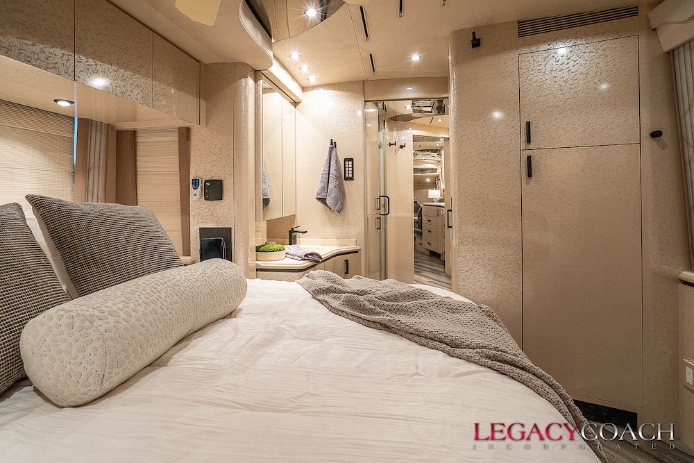 2005 Prevost Marathon H3-45 For Sale
