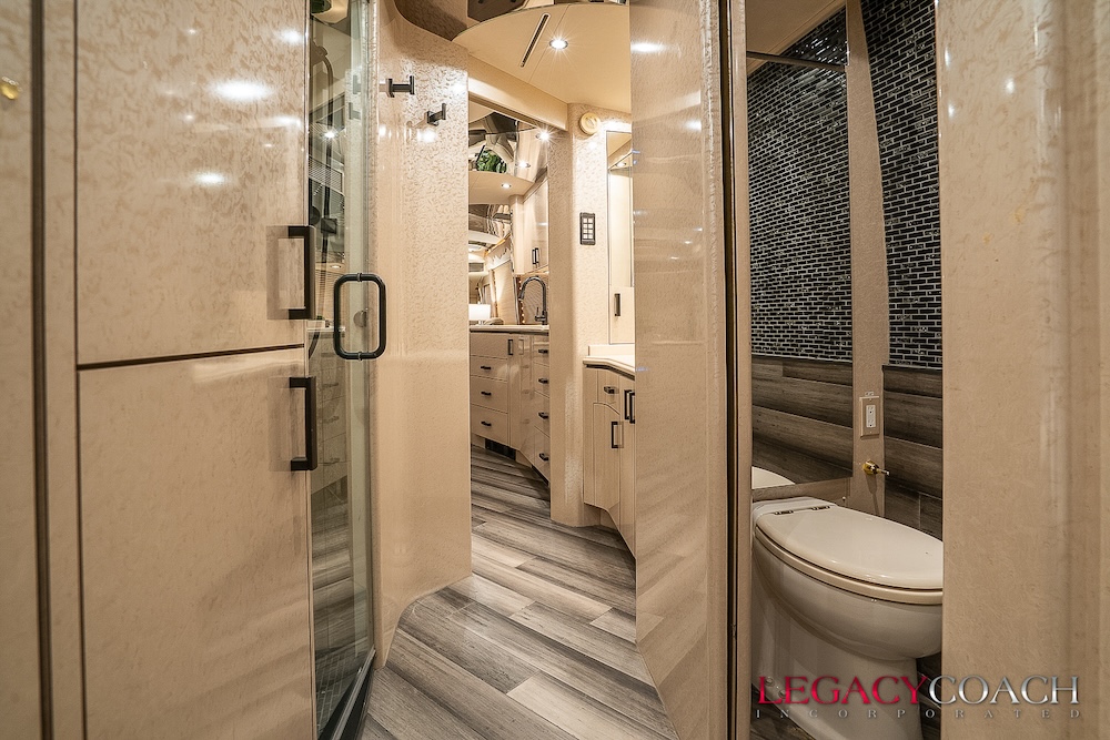 2005 Prevost Marathon H3-45 For Sale