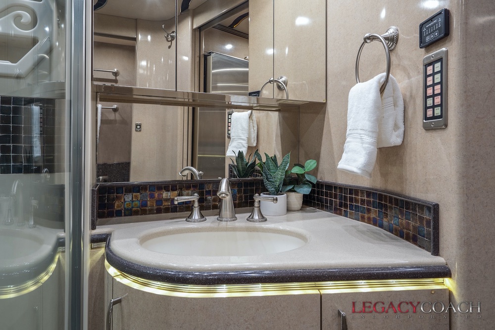 2005 Prevost Marathon XLII For Sale