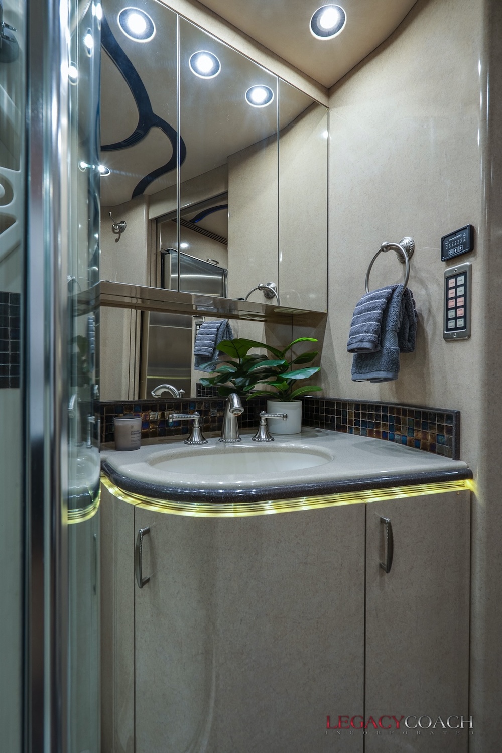 2005 Prevost Marathon XLII For Sale