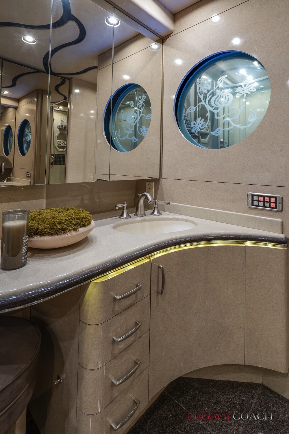 2005 Prevost Marathon XLII For Sale