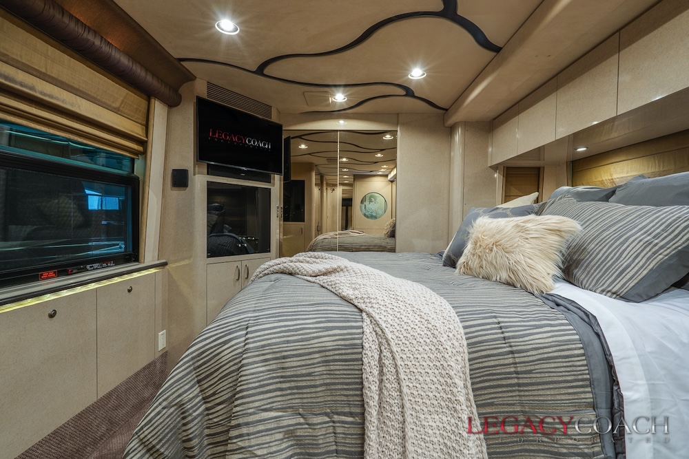 2005 Prevost Marathon XLII For Sale