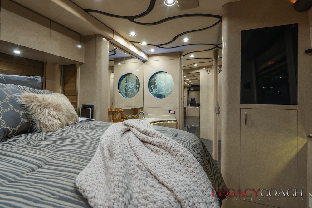 2005 Prevost Marathon XLII For Sale