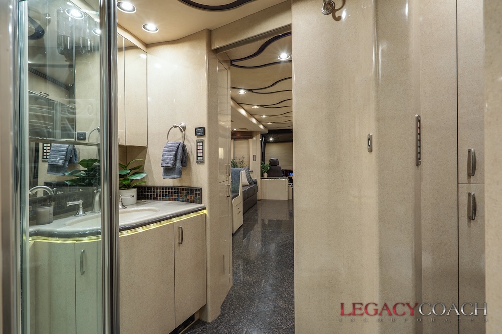 2005 Prevost Marathon XLII For Sale