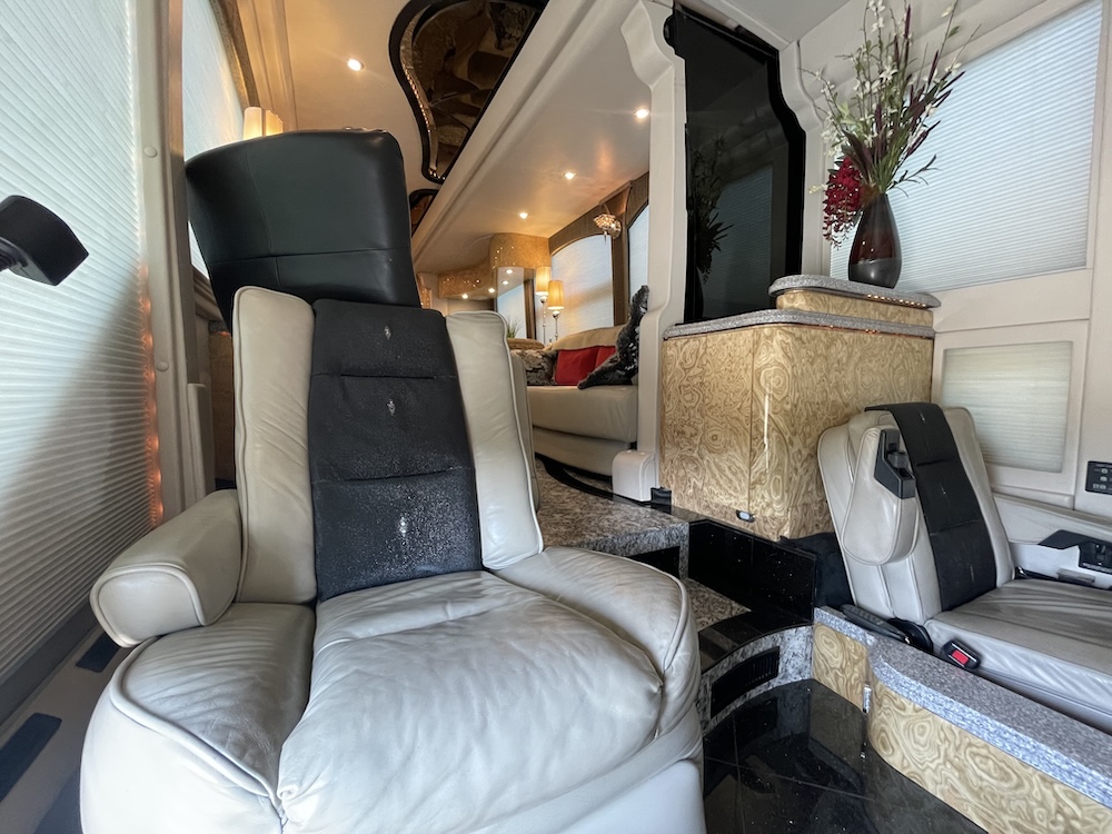 2005 Prevost  Millennium H3-45 For Sale