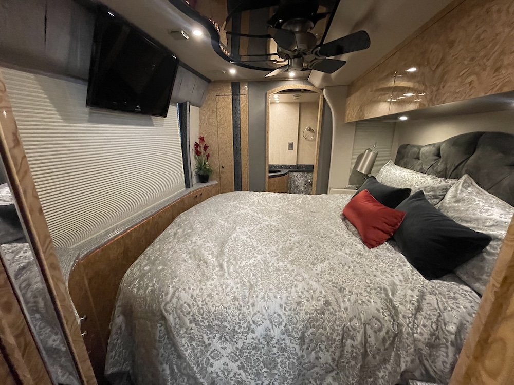 2005 Prevost  Millennium H3-45 For Sale