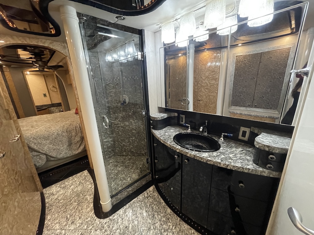 2005 Prevost  Millennium H3-45 For Sale
