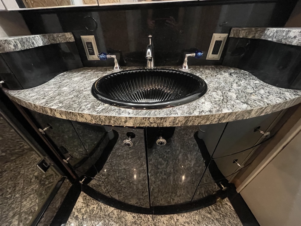 2005 Prevost  Millennium H3-45 For Sale