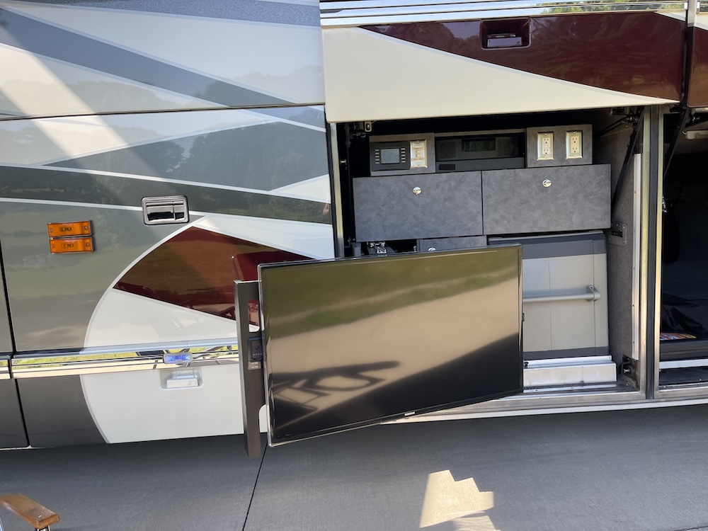 2005 Prevost  Millennium H3-45 For Sale