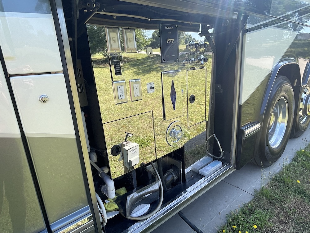 2005 Prevost  Millennium H3-45 For Sale