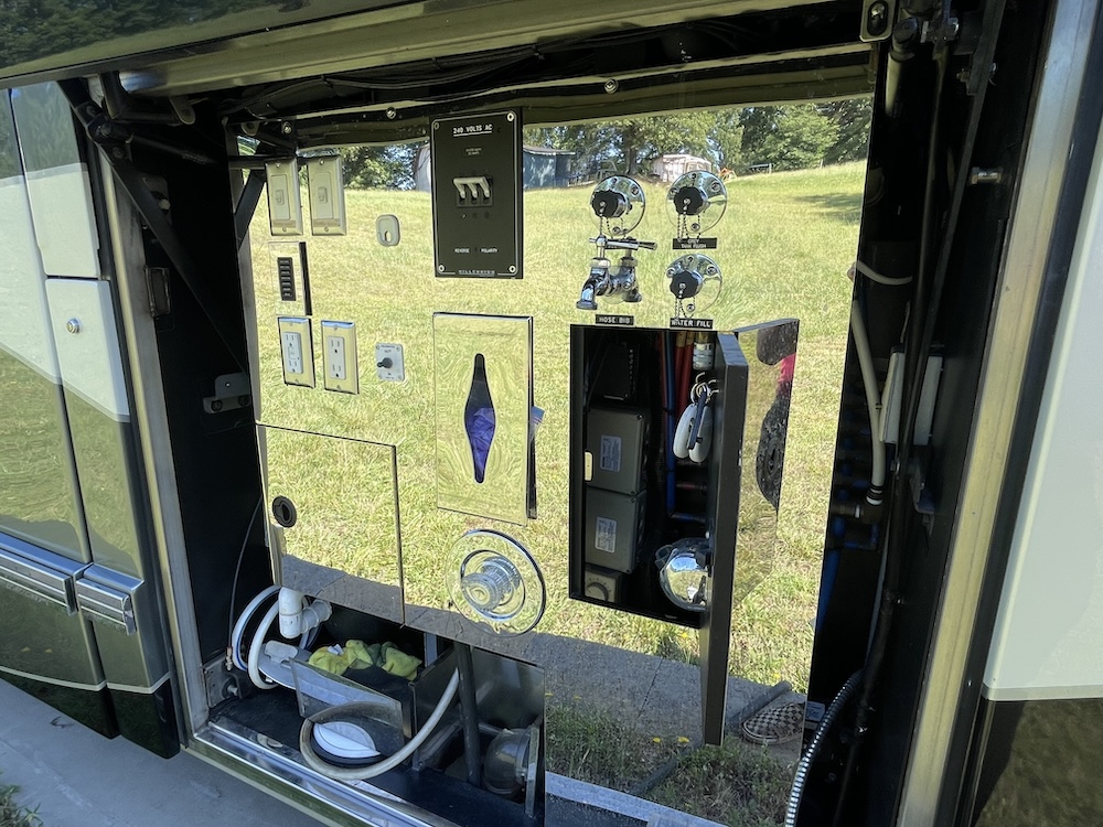 2005 Prevost  Millennium H3-45 For Sale