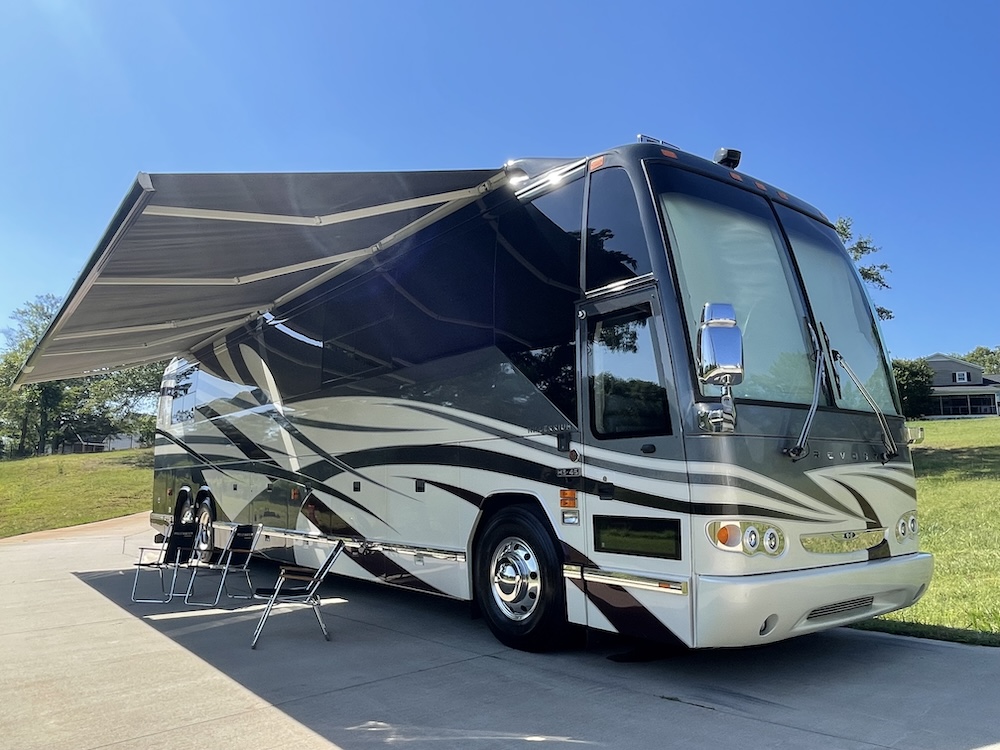 2005 Prevost  Millennium H3-45 For Sale