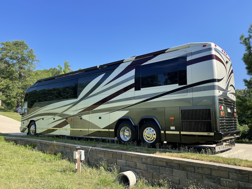 2005 Prevost  Millennium H3-45 For Sale