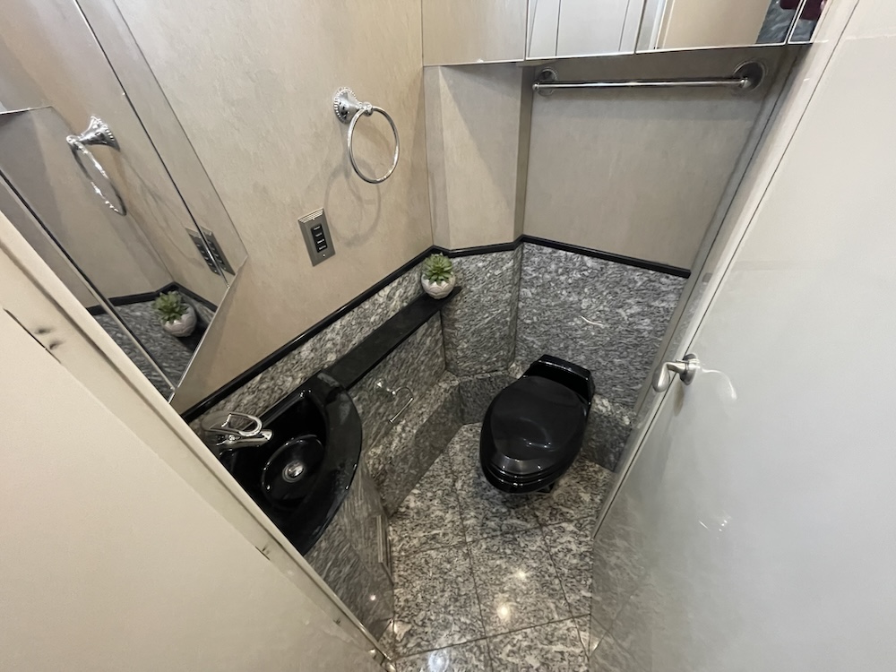 2005 Prevost  Millennium H3-45 For Sale