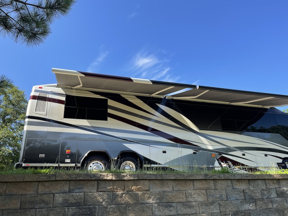 2005 Prevost  Millennium H3-45 For Sale