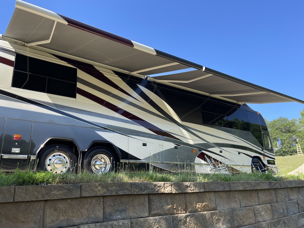 2005 Prevost  Millennium H3-45 For Sale